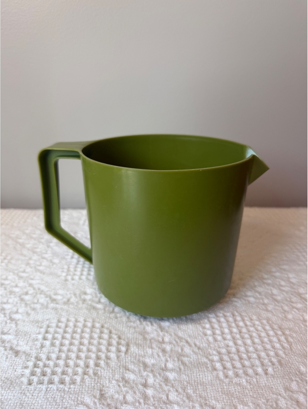 Rubbermaid 1.5 quart vintage pitcher